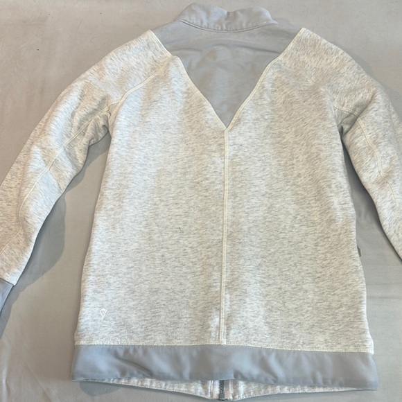 Ivivva - Lululemon - LIKE NEW Gray Full-Zip Jacket with Soft Knit Material - Picture 6 of 8